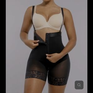 Elegant Black Shapewear with Lace Detail